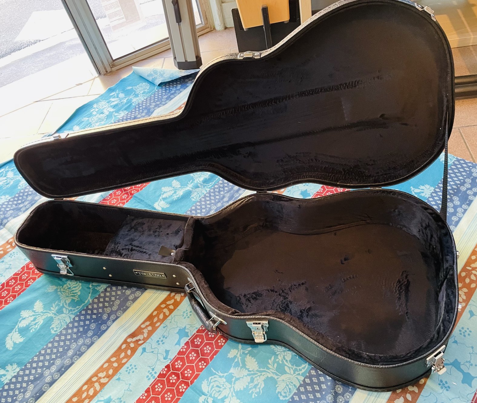 Etui guitare dreadnought Tobago