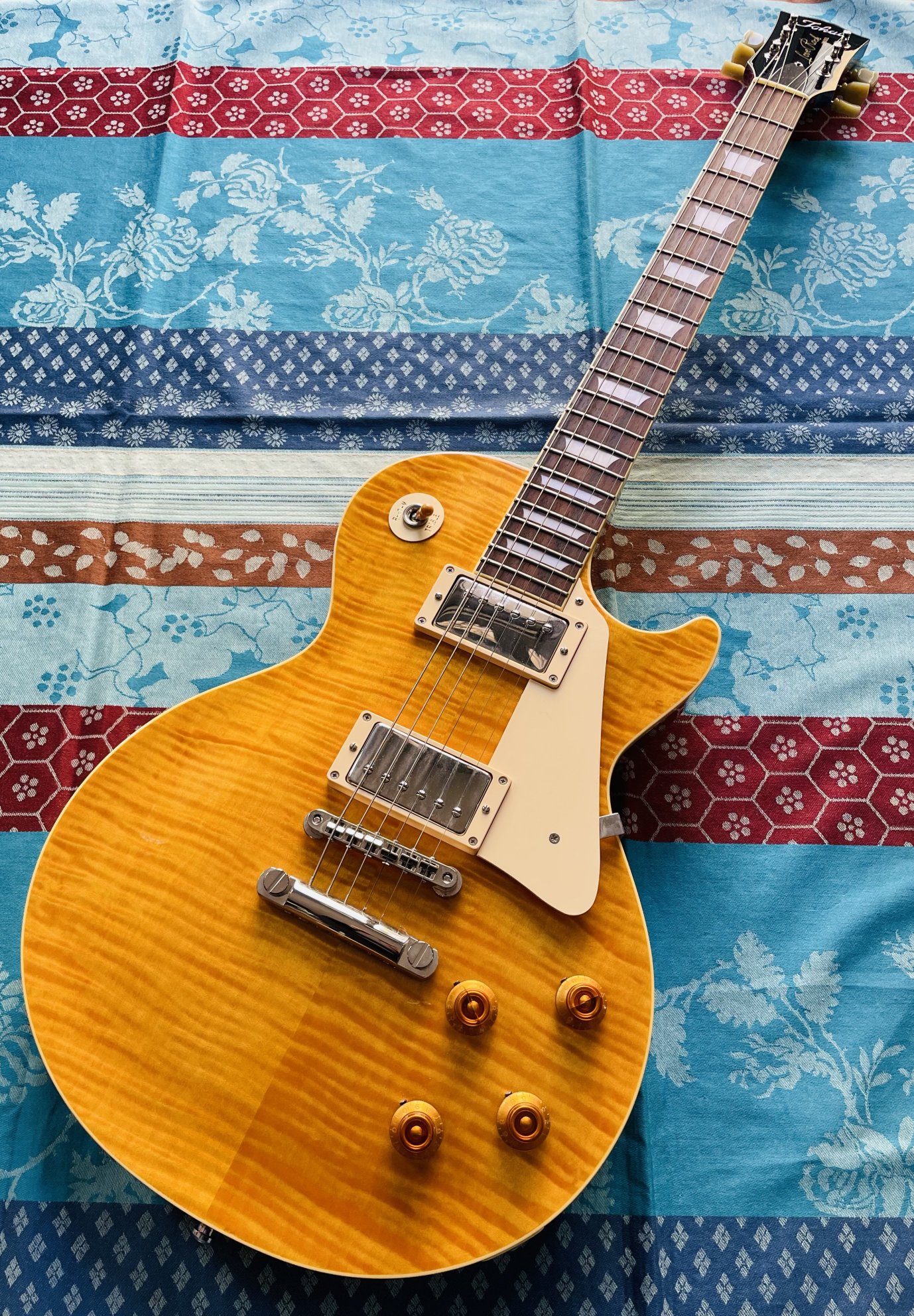 Guitare électrique Tokai Les Paul LS136 honey burst n°2042498 (Japan), housse