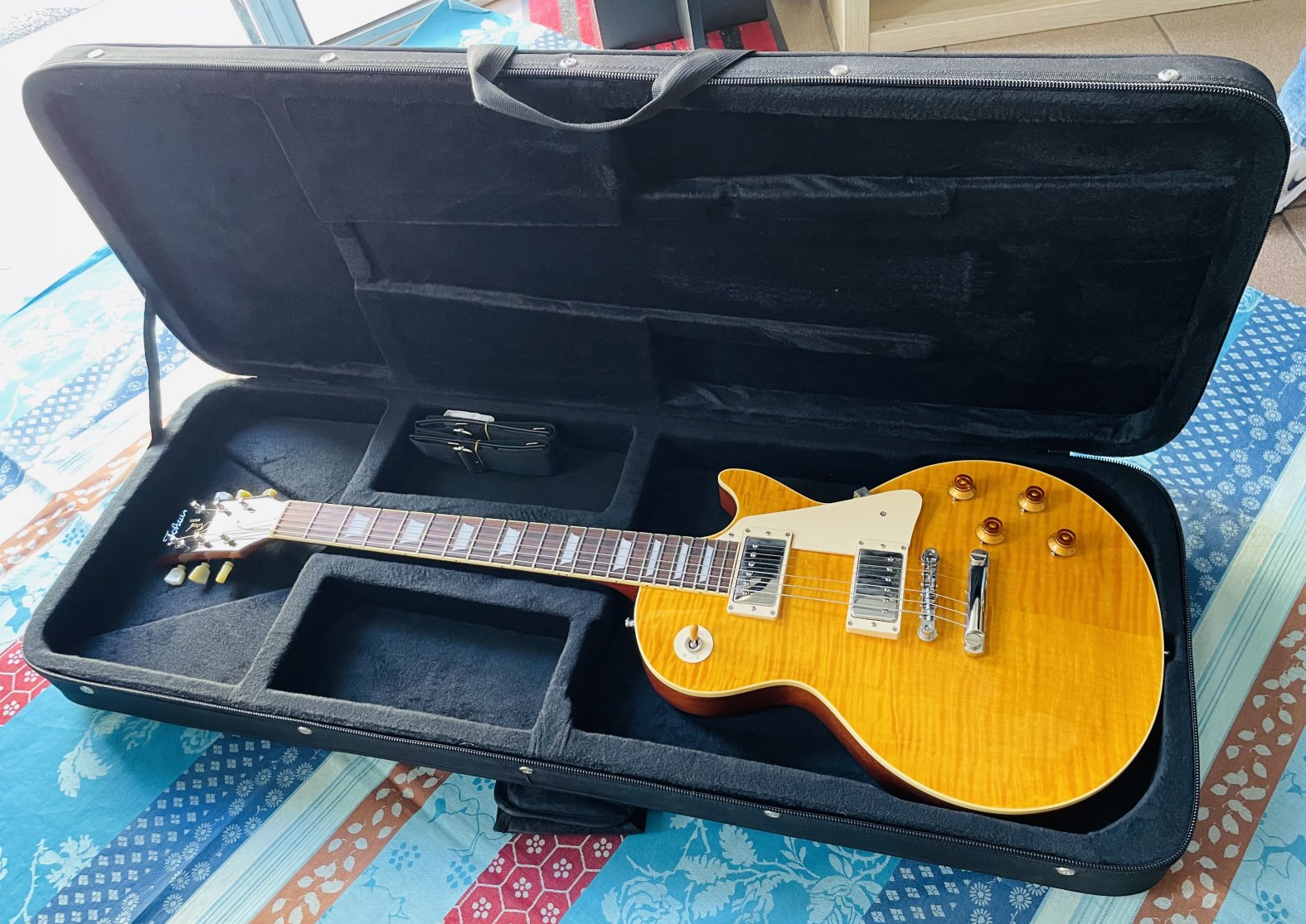 Guitare électrique Tokai Les Paul LS136 honey burst n°2042498 (Japan), housse – Image 15